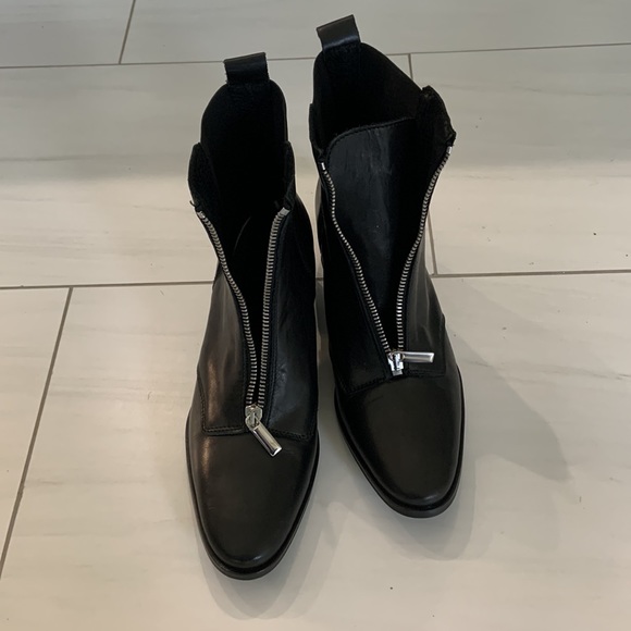 NWOB Charles by Charles David Horace Booties 9-1/2 - Picture 12 of 13